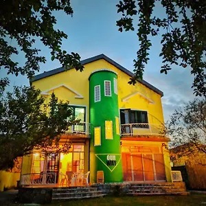 our-way-guest-house.albaniahotels.org/